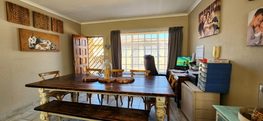 To Let 3 Bedroom Property for Rent in New Redruth Gauteng