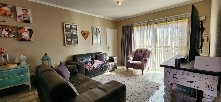 To Let 3 Bedroom Property for Rent in New Redruth Gauteng
