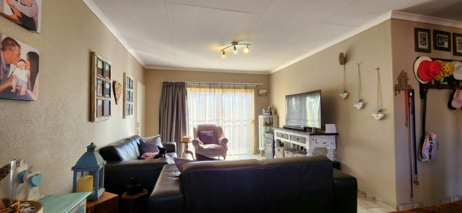 To Let 3 Bedroom Property for Rent in New Redruth Gauteng