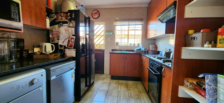 To Let 3 Bedroom Property for Rent in New Redruth Gauteng