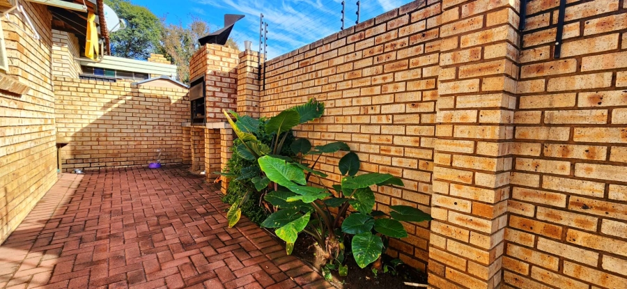 To Let 3 Bedroom Property for Rent in New Redruth Gauteng