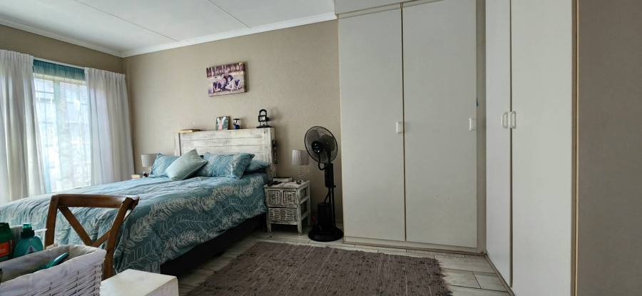To Let 3 Bedroom Property for Rent in New Redruth Gauteng