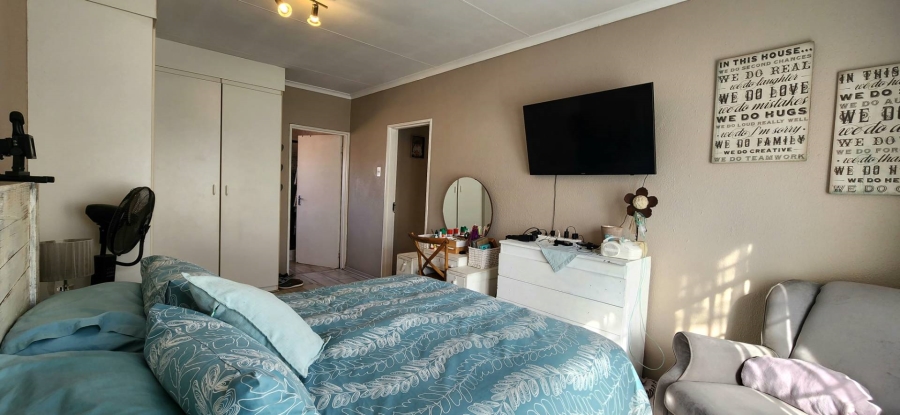 To Let 3 Bedroom Property for Rent in New Redruth Gauteng