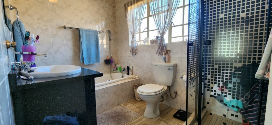 To Let 3 Bedroom Property for Rent in New Redruth Gauteng
