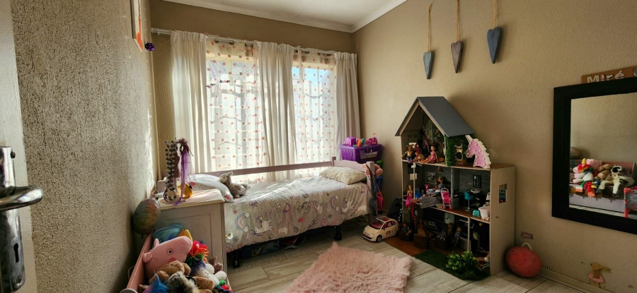 To Let 3 Bedroom Property for Rent in New Redruth Gauteng