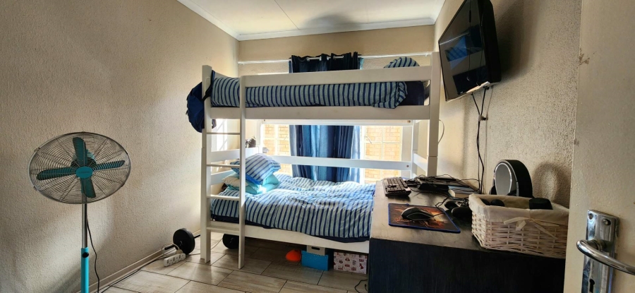 To Let 3 Bedroom Property for Rent in New Redruth Gauteng