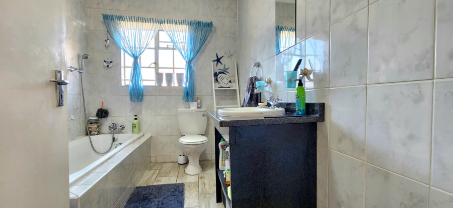 To Let 3 Bedroom Property for Rent in New Redruth Gauteng