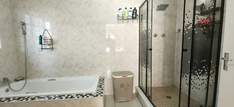 To Let 3 Bedroom Property for Rent in New Redruth Gauteng