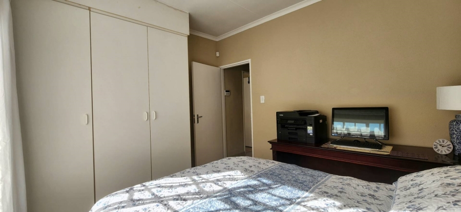 To Let 3 Bedroom Property for Rent in New Redruth Gauteng