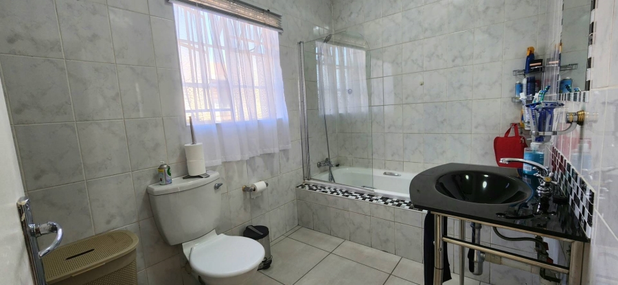 To Let 3 Bedroom Property for Rent in New Redruth Gauteng