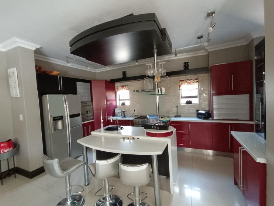 6 Bedroom Property for Sale in Midlands Estate Gauteng