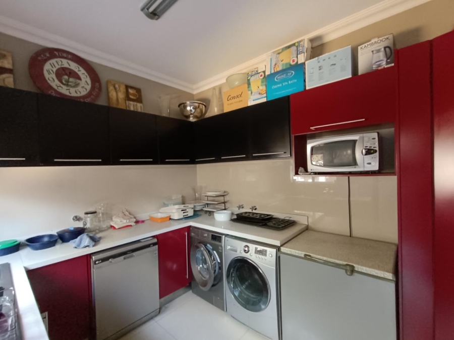 6 Bedroom Property for Sale in Midlands Estate Gauteng