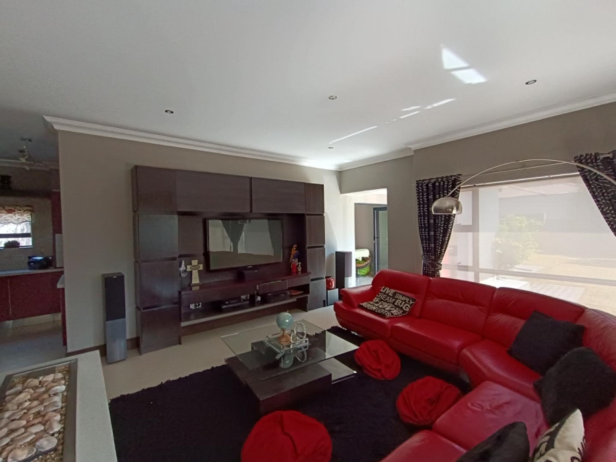 6 Bedroom Property for Sale in Midlands Estate Gauteng