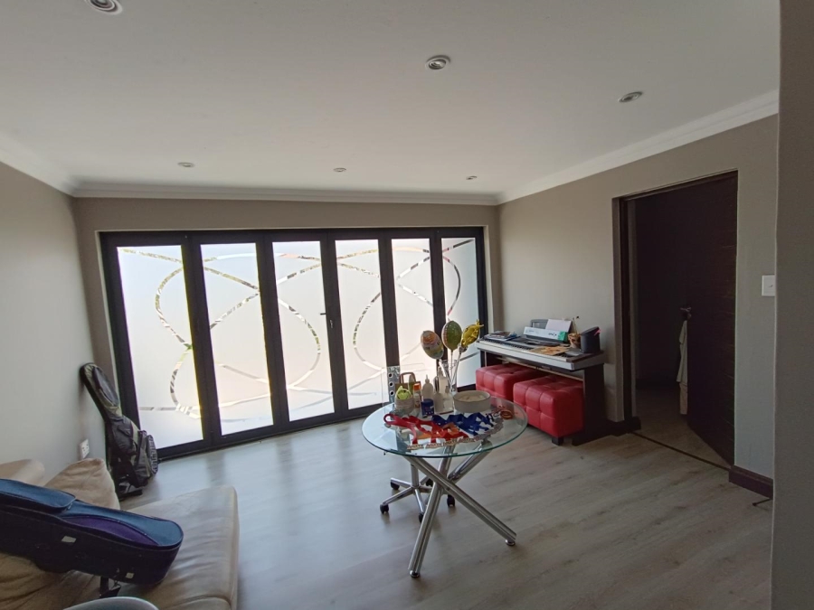 6 Bedroom Property for Sale in Midlands Estate Gauteng