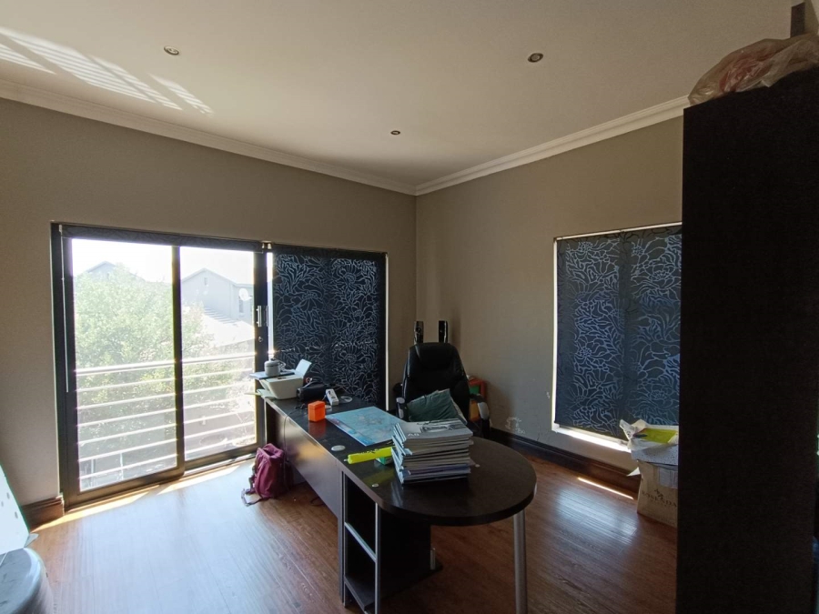 6 Bedroom Property for Sale in Midlands Estate Gauteng
