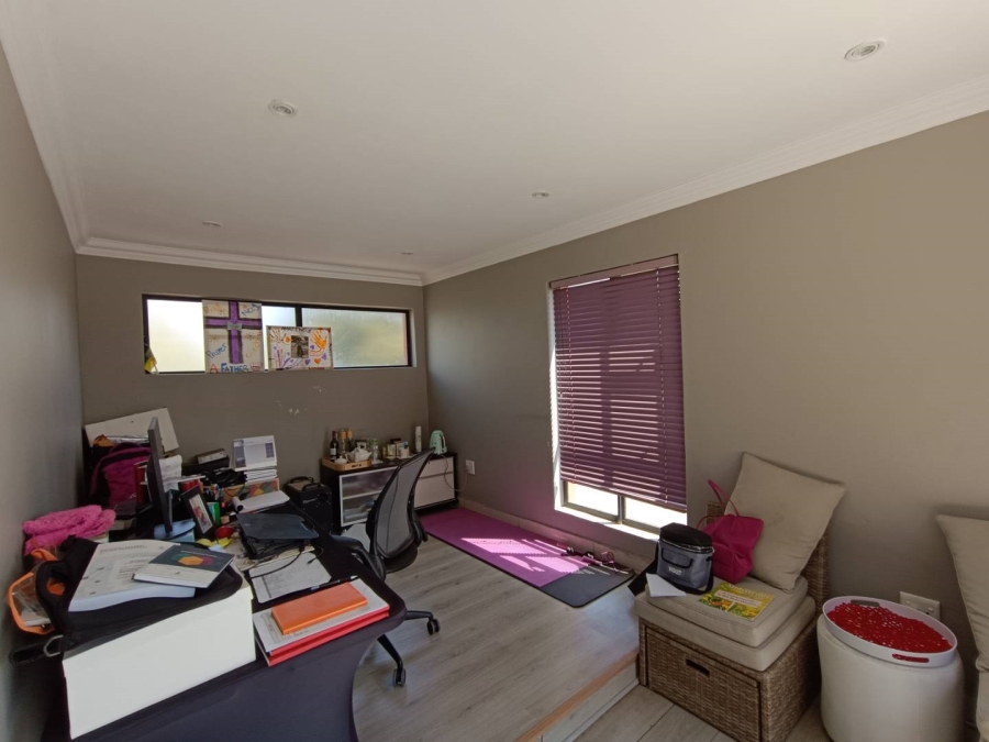 6 Bedroom Property for Sale in Midlands Estate Gauteng