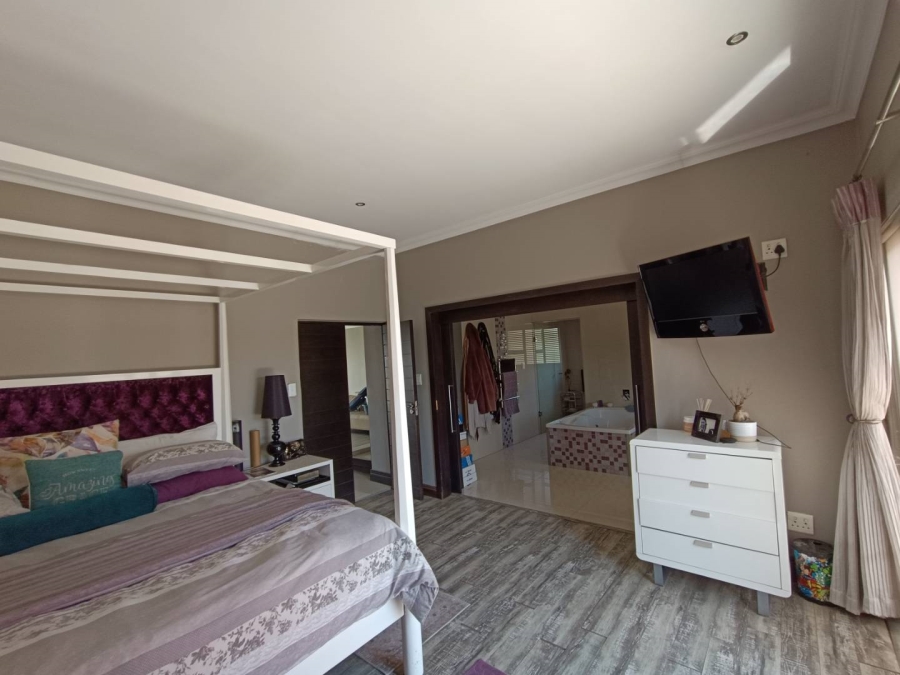 6 Bedroom Property for Sale in Midlands Estate Gauteng