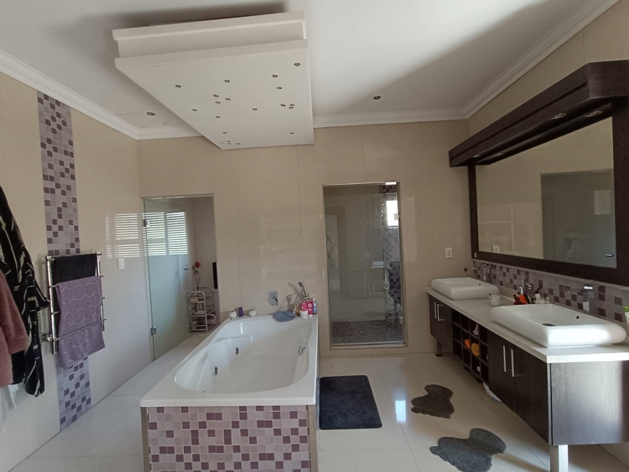 6 Bedroom Property for Sale in Midlands Estate Gauteng