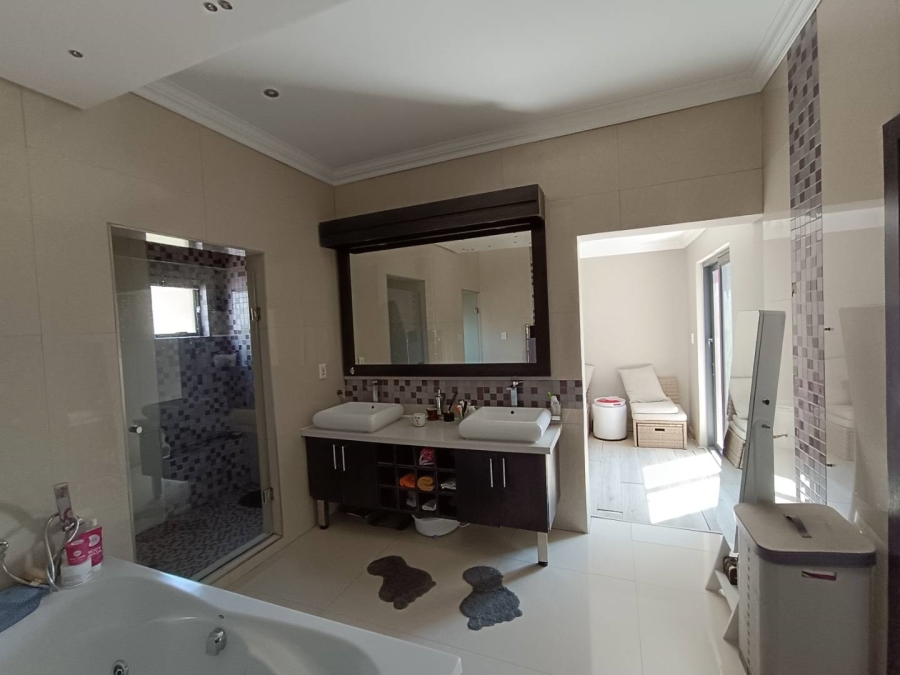 6 Bedroom Property for Sale in Midlands Estate Gauteng