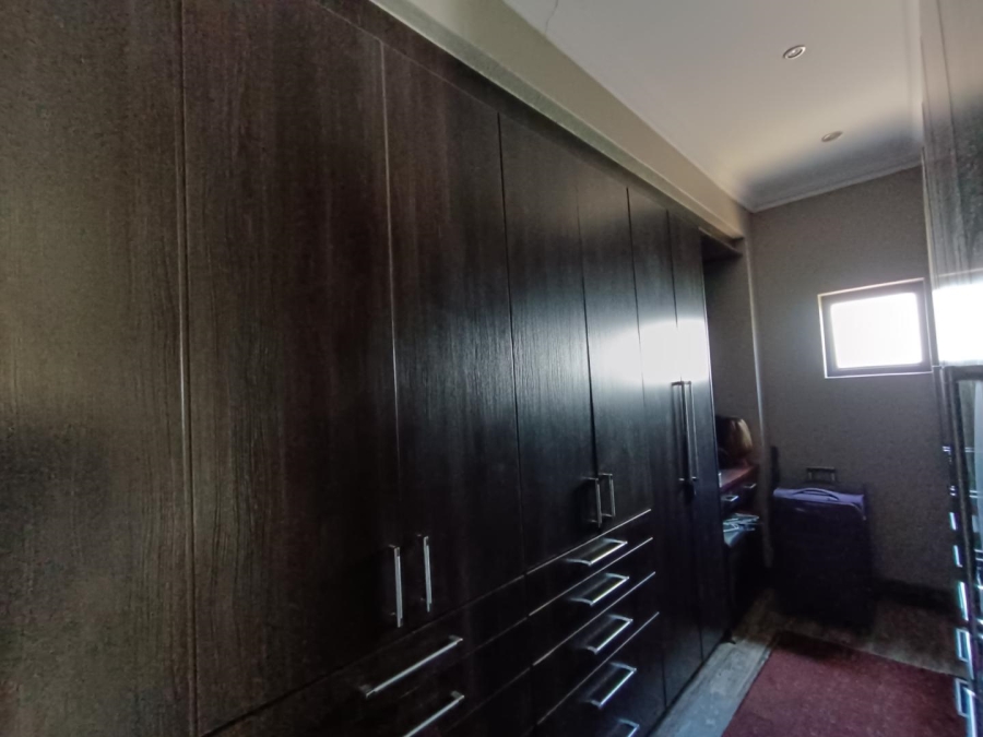 6 Bedroom Property for Sale in Midlands Estate Gauteng