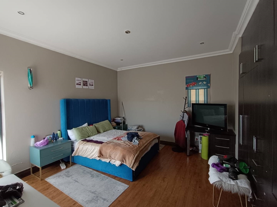 6 Bedroom Property for Sale in Midlands Estate Gauteng