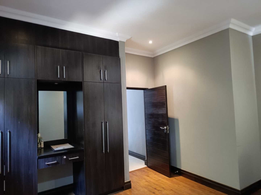 6 Bedroom Property for Sale in Midlands Estate Gauteng