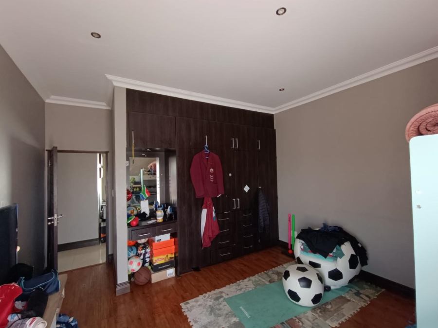 6 Bedroom Property for Sale in Midlands Estate Gauteng