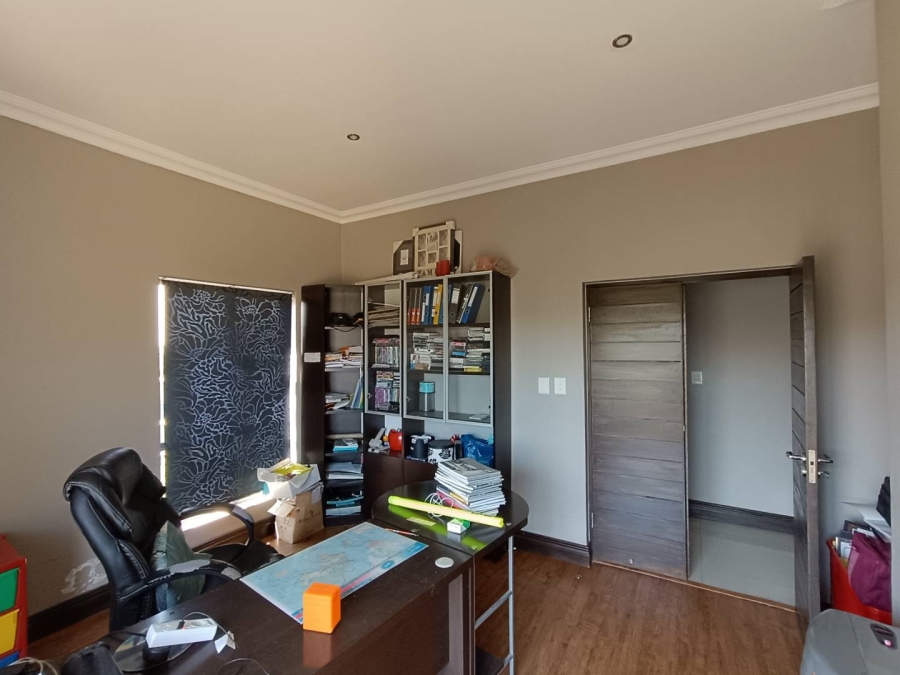 6 Bedroom Property for Sale in Midlands Estate Gauteng