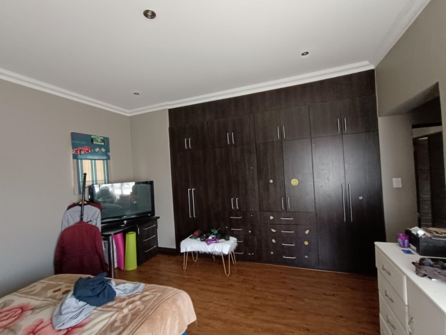 6 Bedroom Property for Sale in Midlands Estate Gauteng