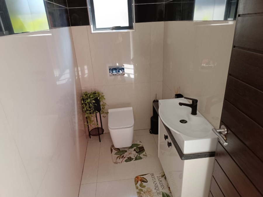 6 Bedroom Property for Sale in Midlands Estate Gauteng