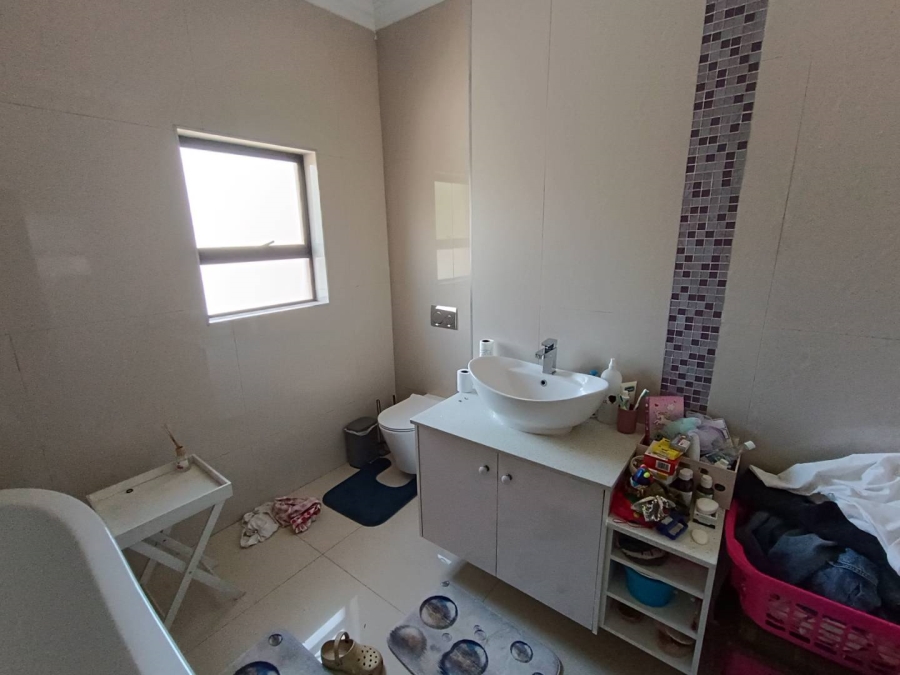 6 Bedroom Property for Sale in Midlands Estate Gauteng