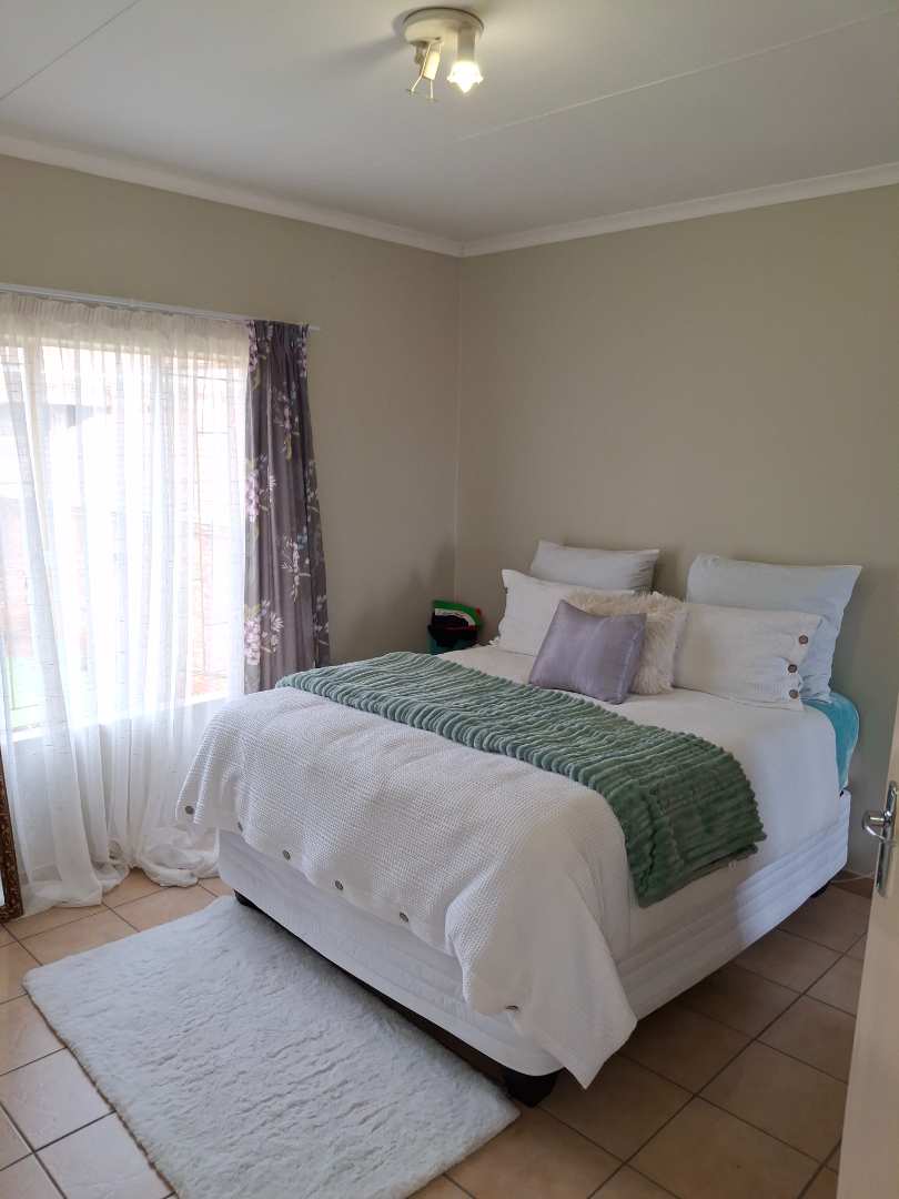 2 Bedroom Property for Sale in Die Hoewes Gauteng