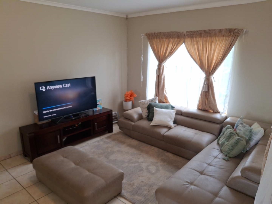 2 Bedroom Property for Sale in Die Hoewes Gauteng