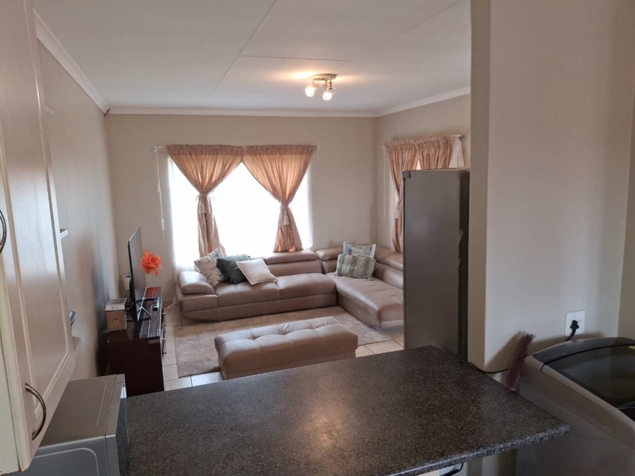 2 Bedroom Property for Sale in Die Hoewes Gauteng