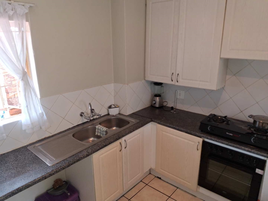 2 Bedroom Property for Sale in Die Hoewes Gauteng