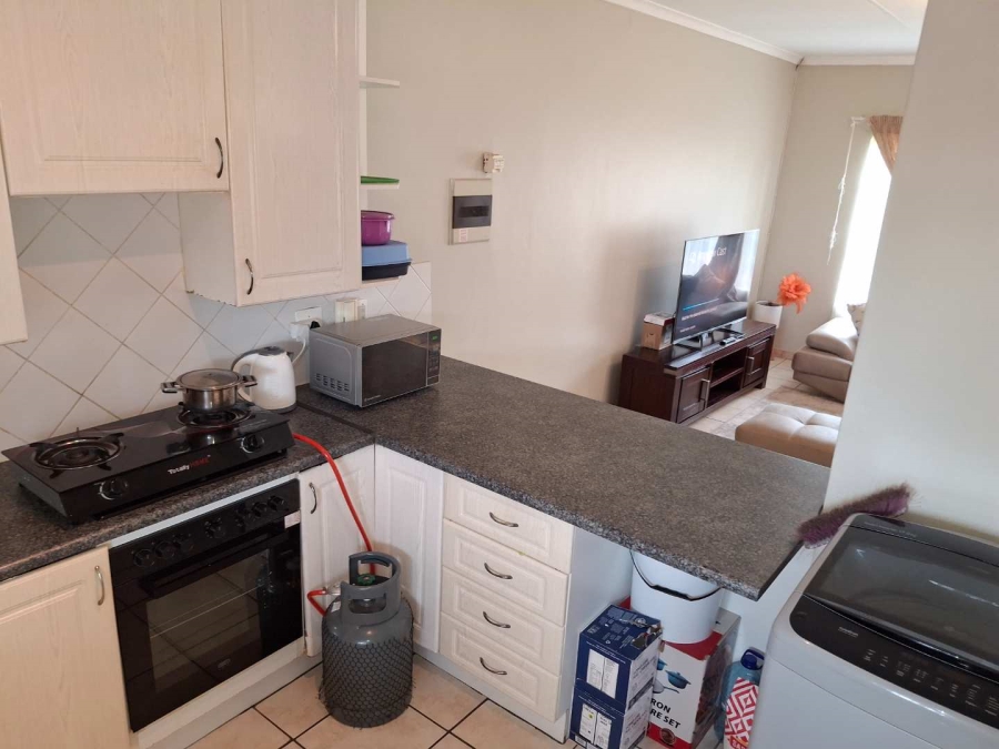 2 Bedroom Property for Sale in Die Hoewes Gauteng