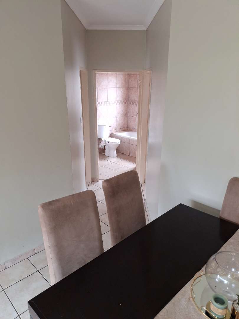 2 Bedroom Property for Sale in Die Hoewes Gauteng