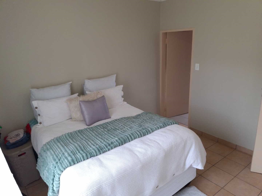 2 Bedroom Property for Sale in Die Hoewes Gauteng