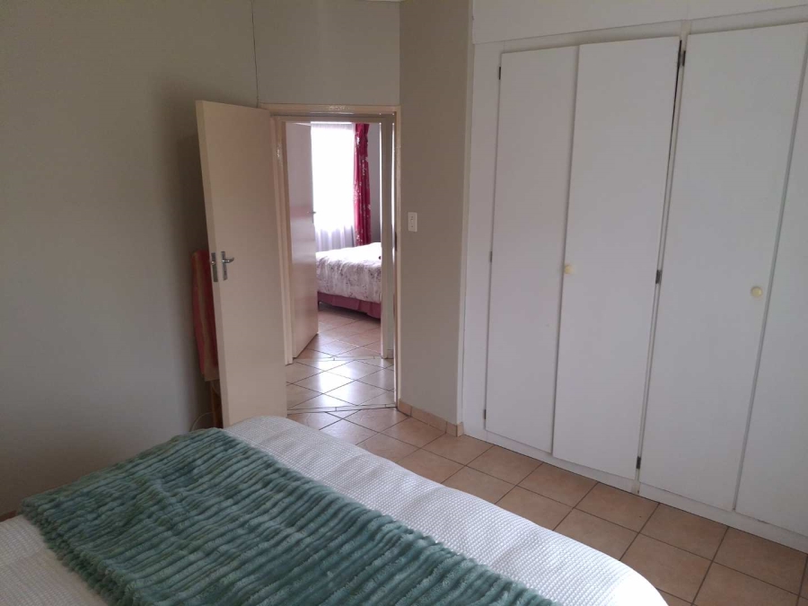 2 Bedroom Property for Sale in Die Hoewes Gauteng