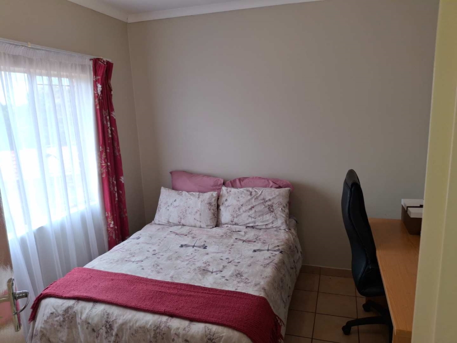 2 Bedroom Property for Sale in Die Hoewes Gauteng