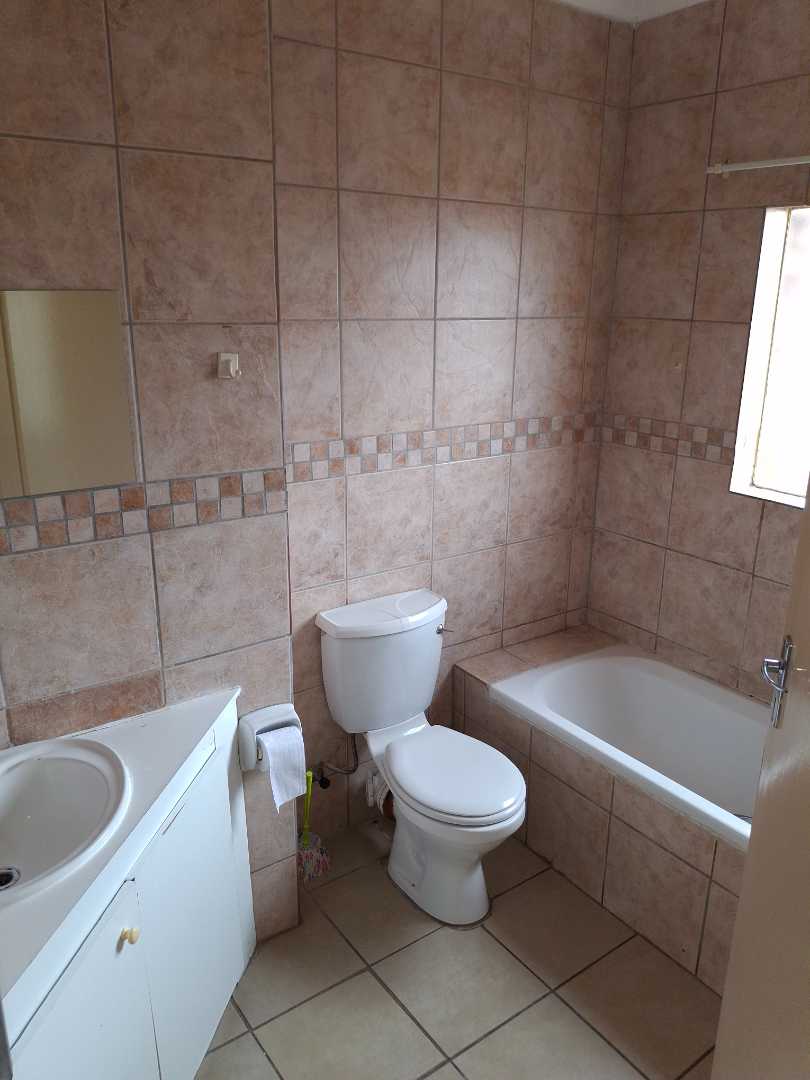 2 Bedroom Property for Sale in Die Hoewes Gauteng