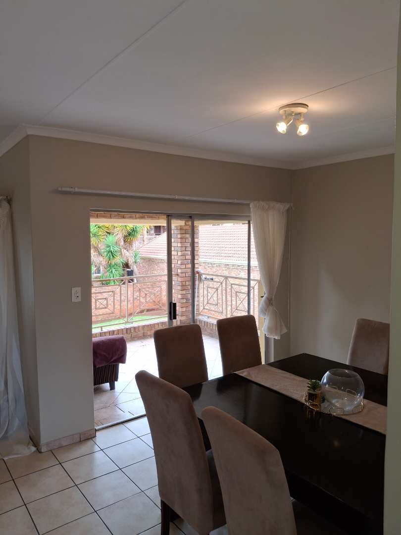 2 Bedroom Property for Sale in Die Hoewes Gauteng