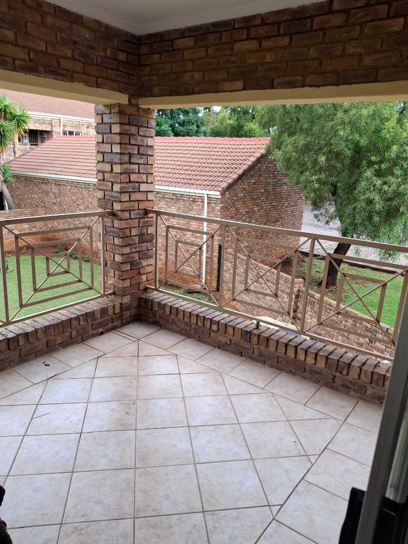 2 Bedroom Property for Sale in Die Hoewes Gauteng