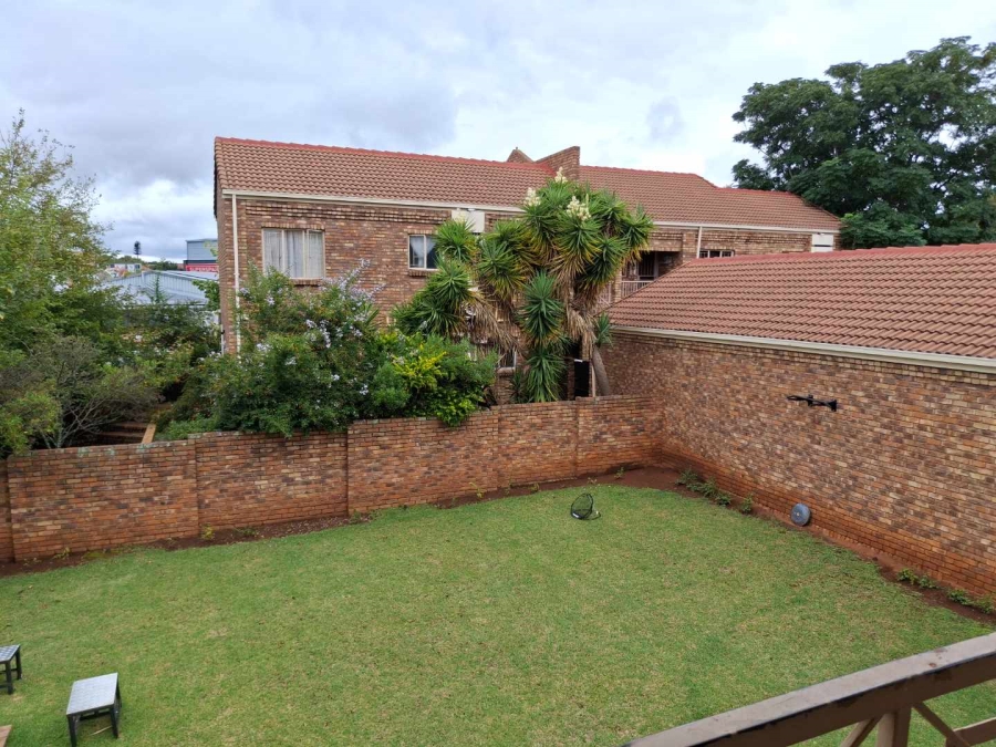 2 Bedroom Property for Sale in Die Hoewes Gauteng