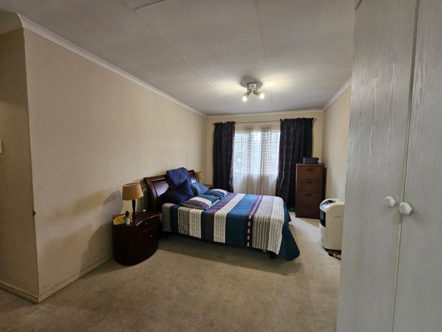 3 Bedroom Property for Sale in Die Hoewes Gauteng