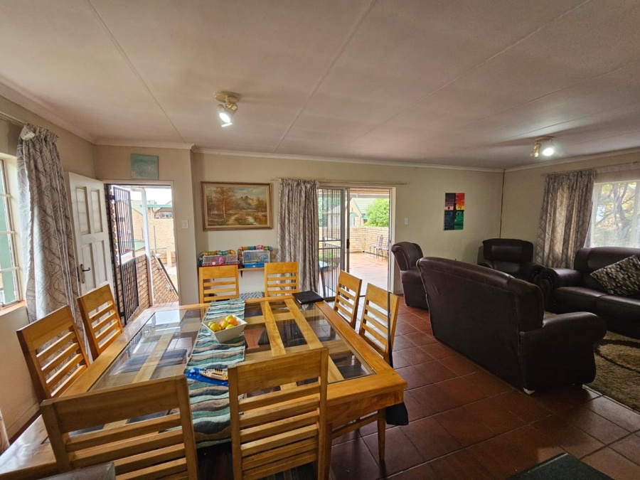 3 Bedroom Property for Sale in Die Hoewes Gauteng