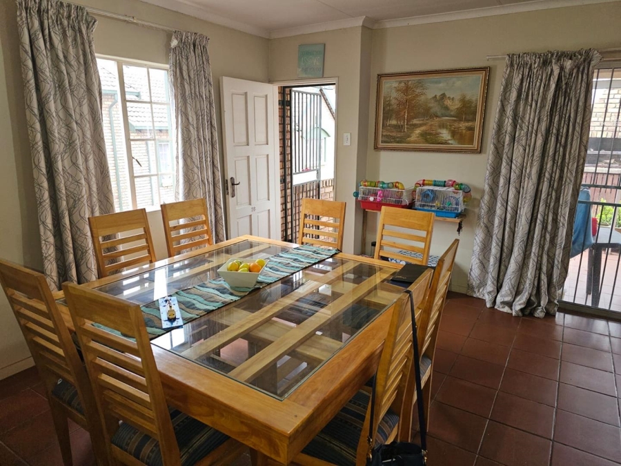 3 Bedroom Property for Sale in Die Hoewes Gauteng