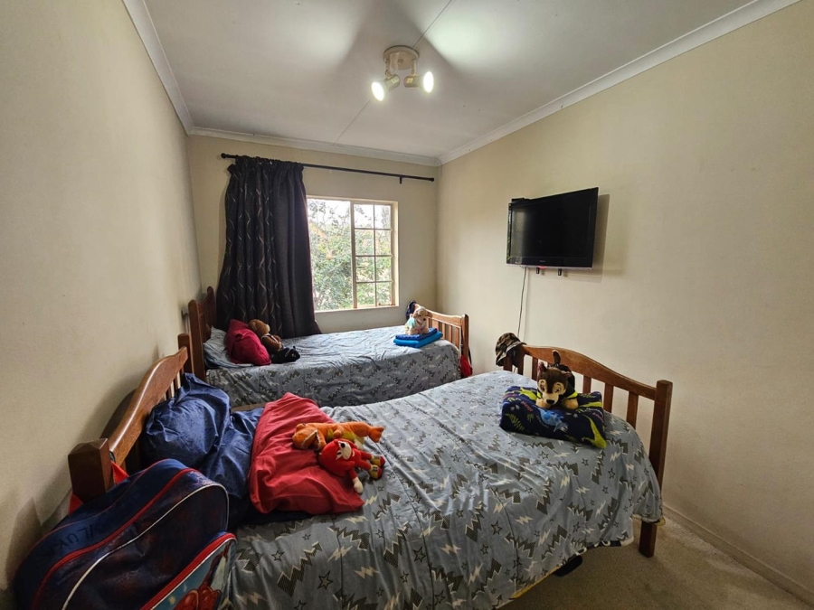 3 Bedroom Property for Sale in Die Hoewes Gauteng