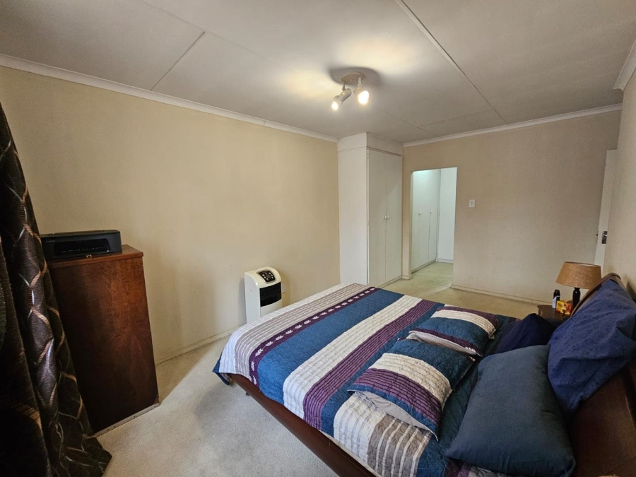 3 Bedroom Property for Sale in Die Hoewes Gauteng