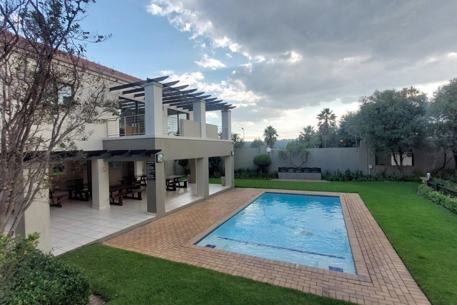 To Let 2 Bedroom Property for Rent in Douglasdale Gauteng